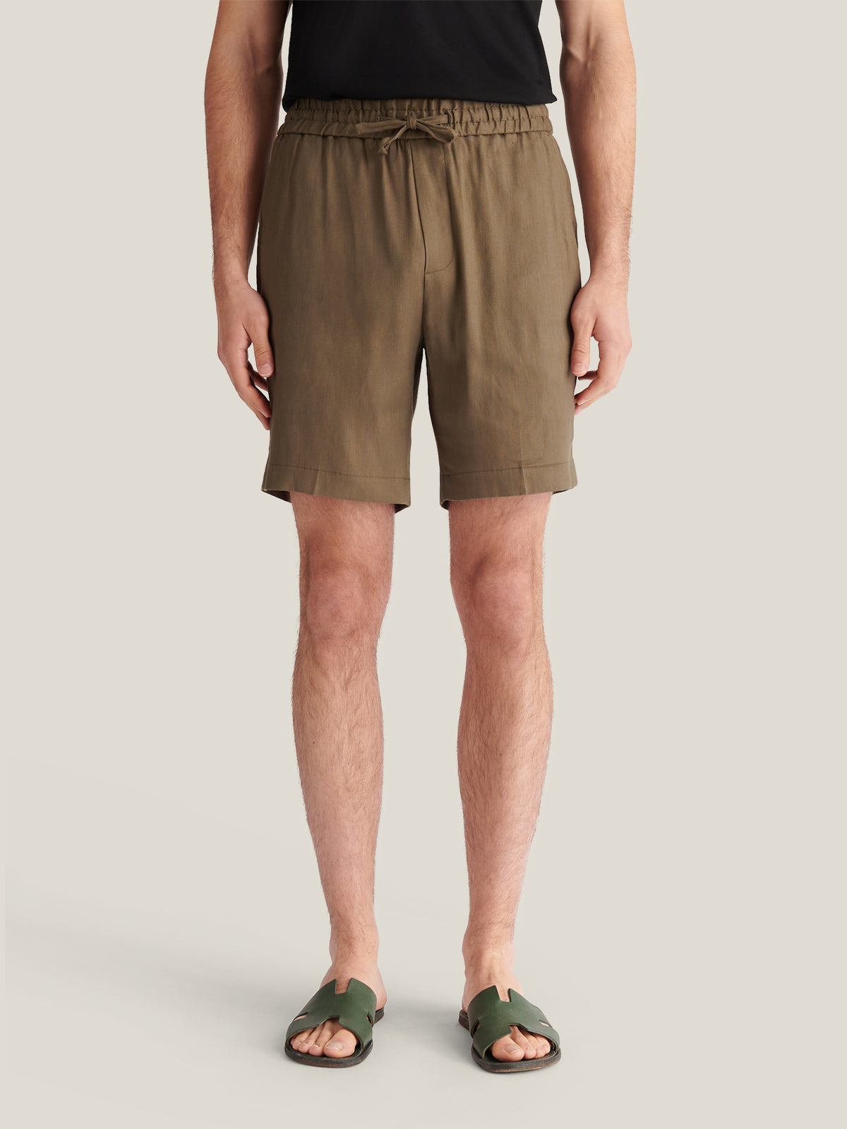 Marina Linen Blend Bermuda Short in Tea Leaf