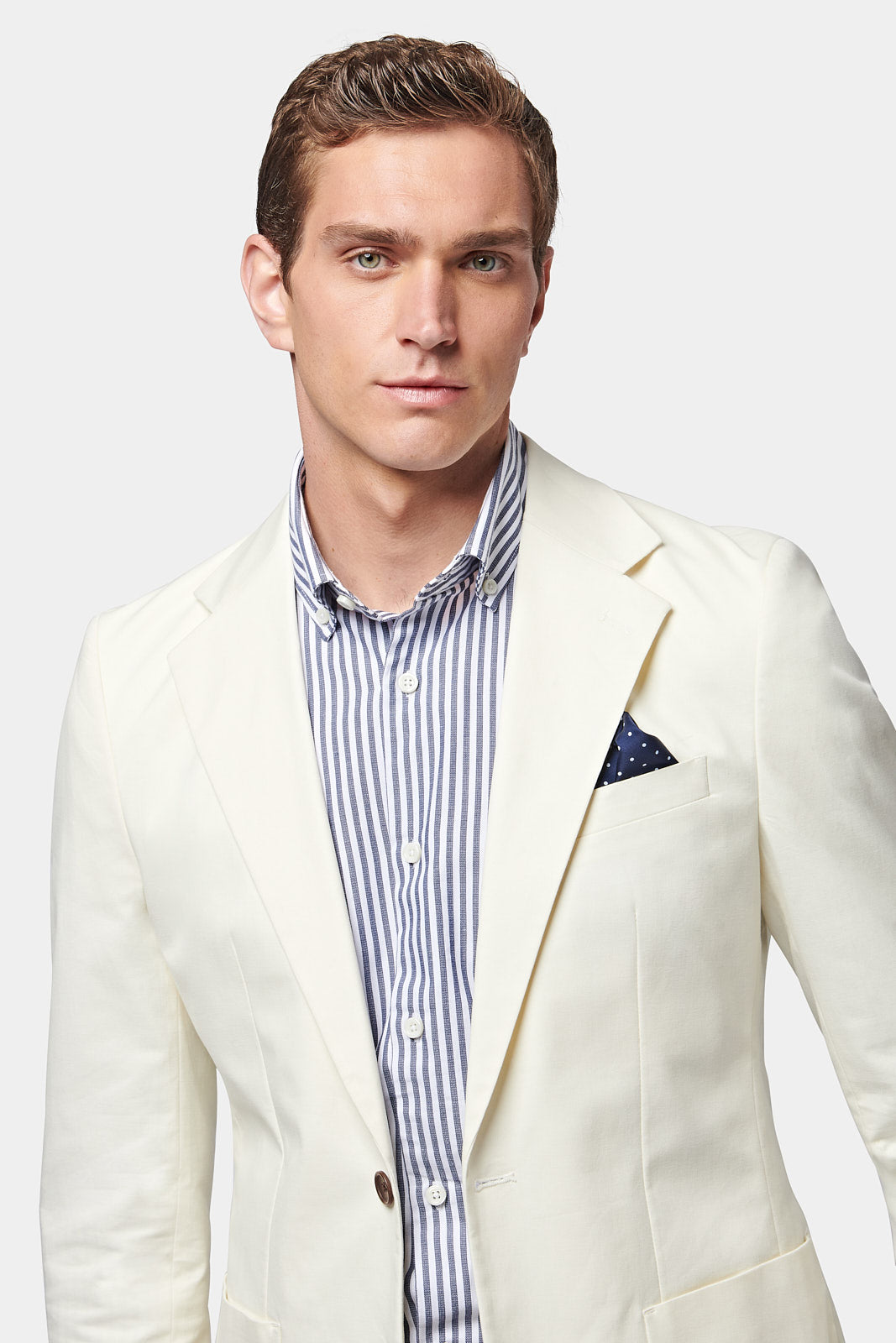 Contemporary Notched Lapel Suit Jacket in Egret