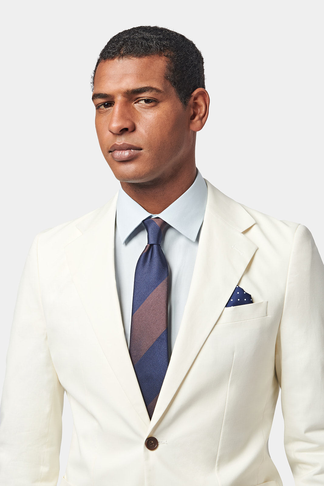 Contemporary Notched Lapel Suit Jacket in Egret